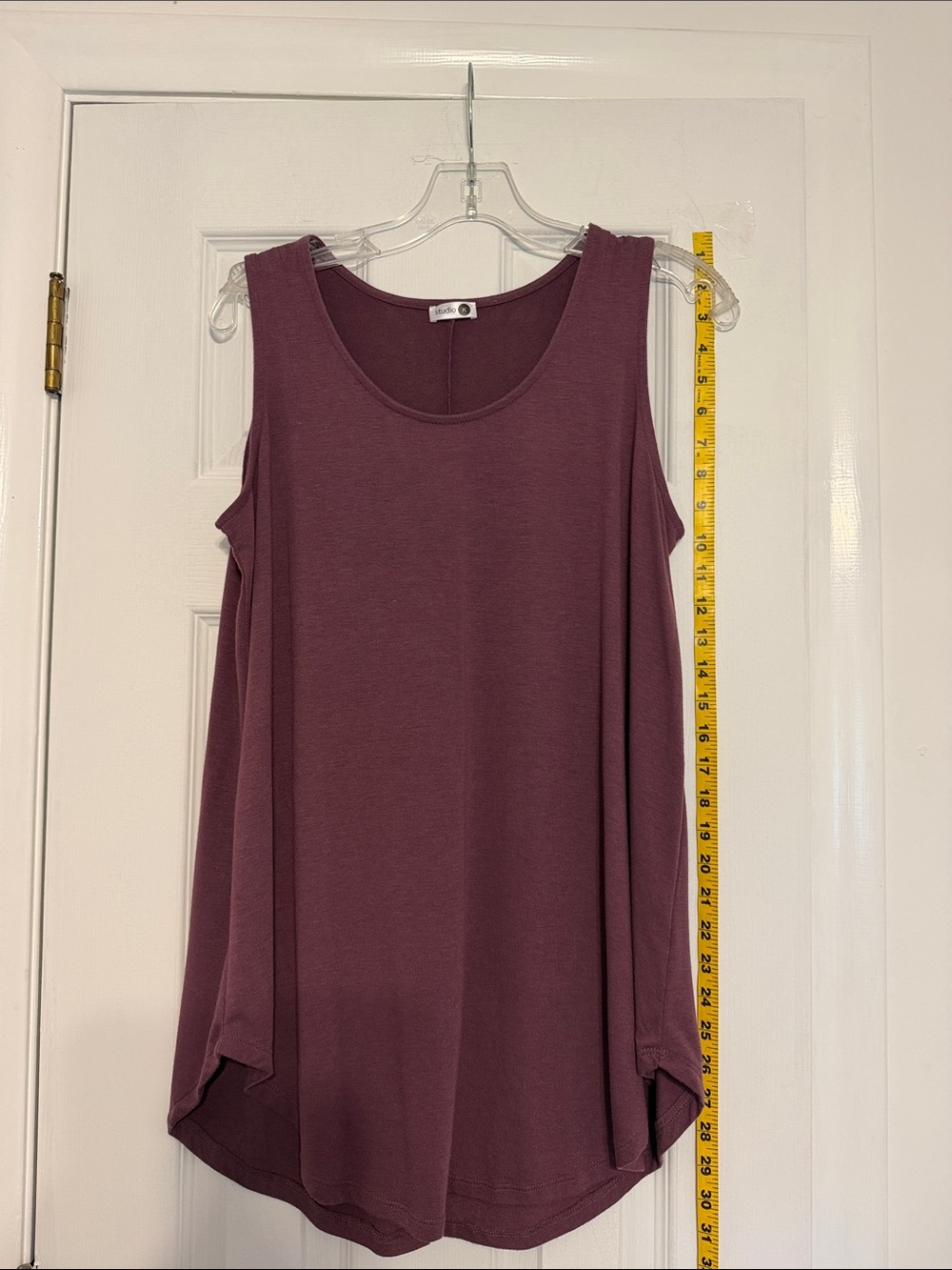 Sleeveless Scoop Neck Tank Top in Plum